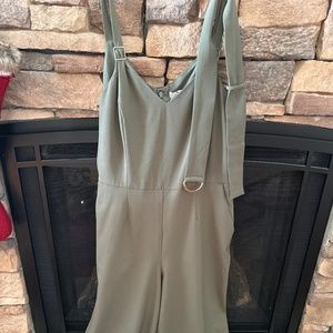 Black house white market olive jumper